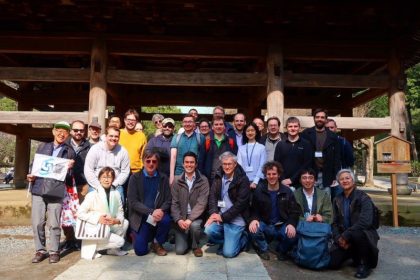 湘南国際村ＮＩＩ国際会議参加者と満開の桜の鎌倉を