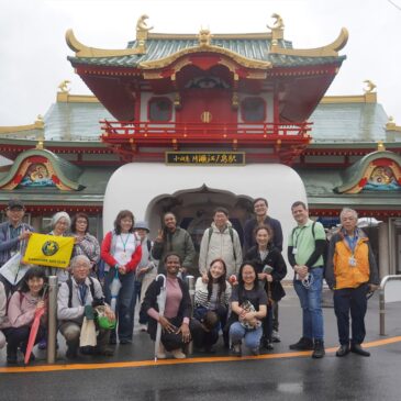 風雨にも負けず、アイスクリームの食べ歩きなどで江の島を満喫！