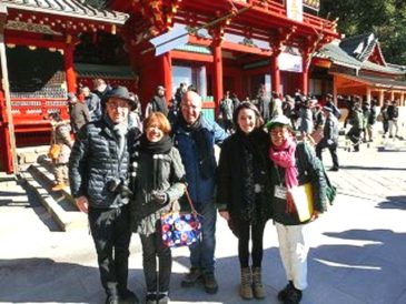 Tour in Year-End Kamakura with a Mexican Family of Four