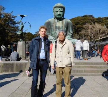 German Businessman Sees the Sights in Kamakura in Spare Moments