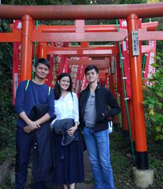 Three Filipinos Enjoy Hiking Trail in Kamakura